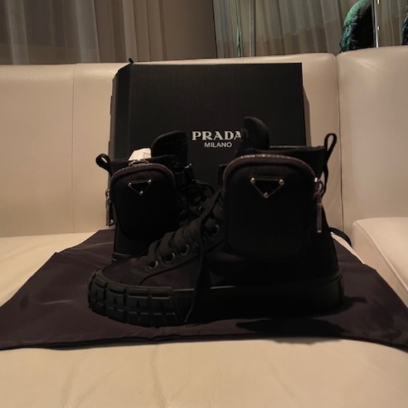 Black Re Nylon Logo Pouch Sneakers SIze 6 - Picture 6 of 9